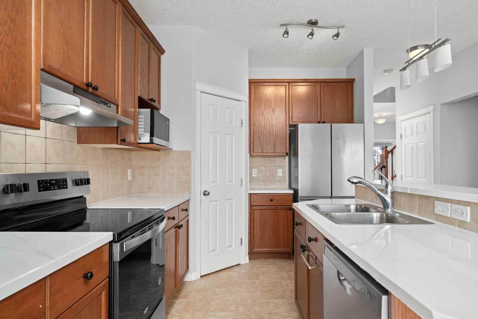 102 Kincora Glen Mews NW