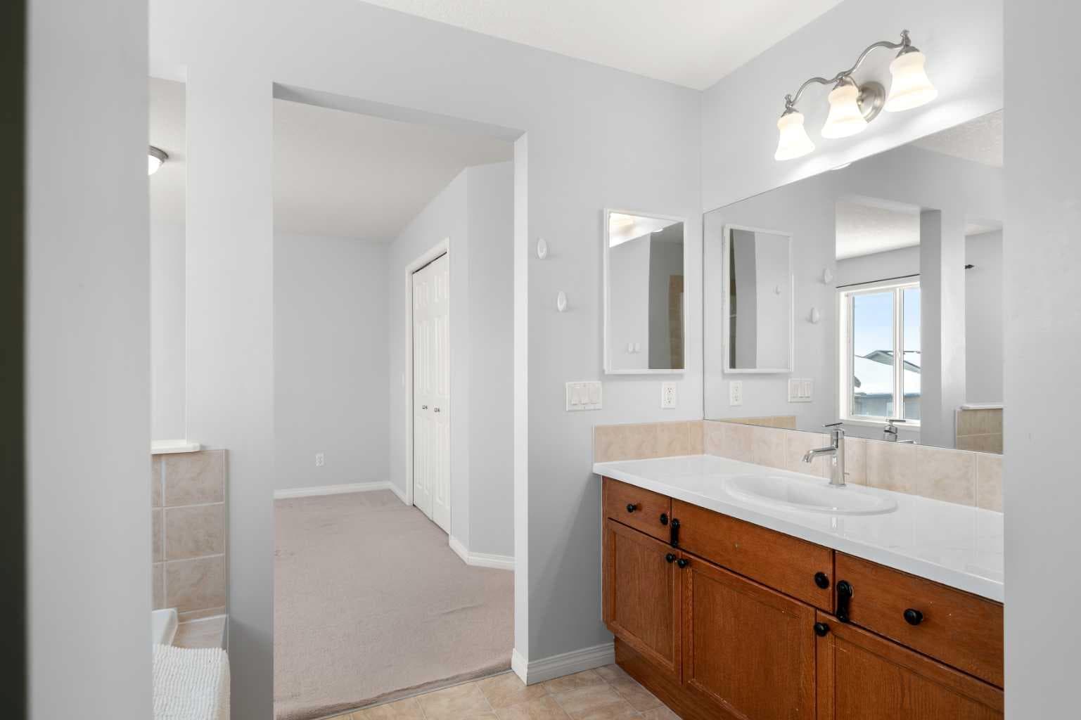 102 Kincora Glen Mews NW