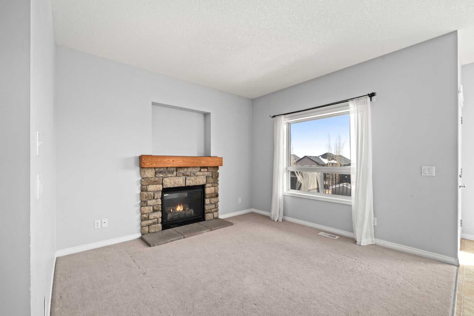 102 Kincora Glen Mews NW