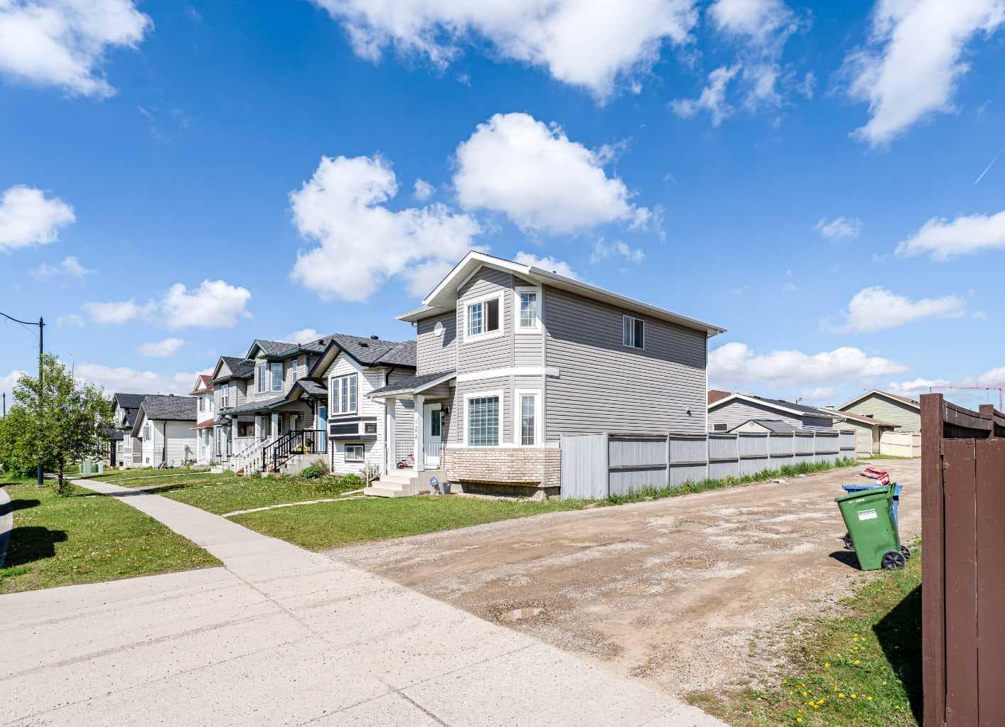 134 Tarawood Lane NE