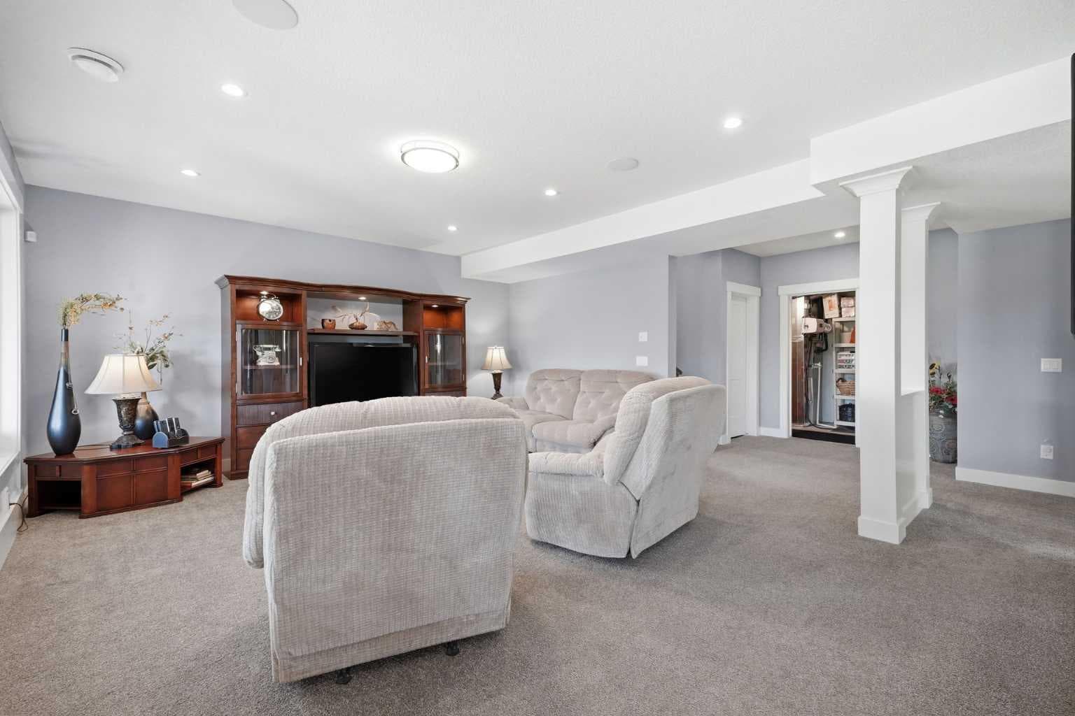160 Kinniburgh Loop 