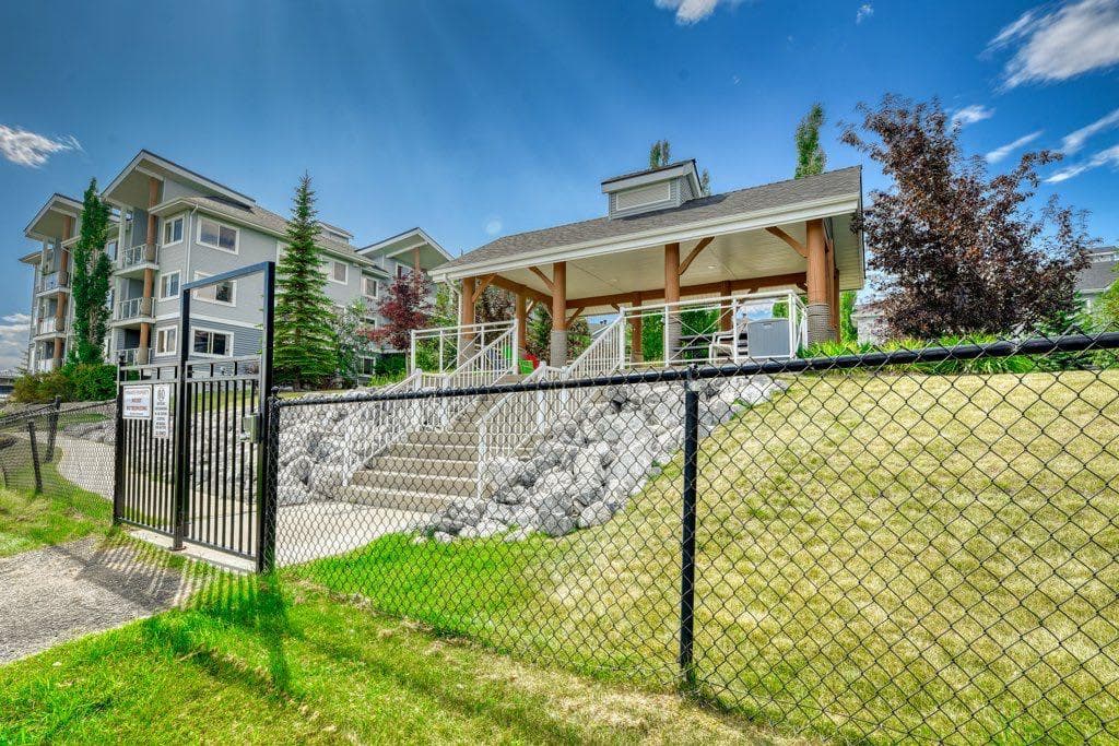 201, 390 MARINA Drive 