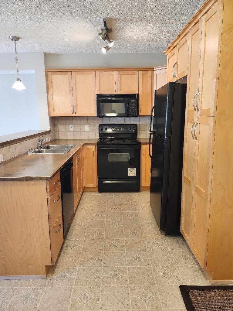201, 390 MARINA Drive 