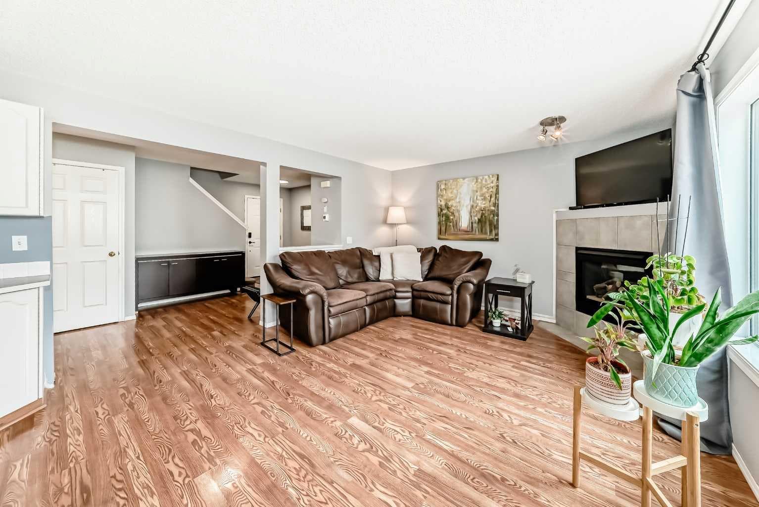 15 Citadel Meadow Crescent NW