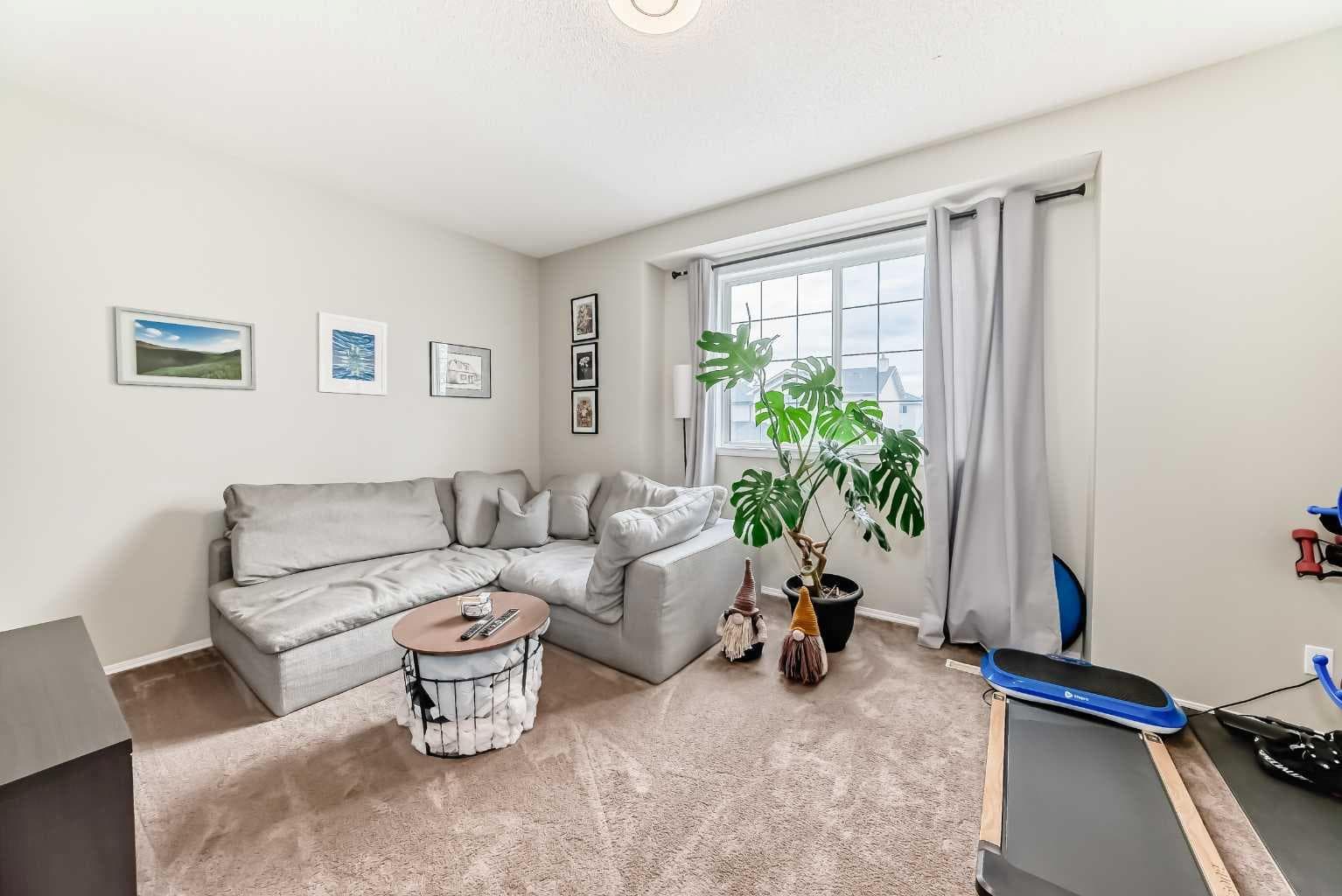 15 Citadel Meadow Crescent NW