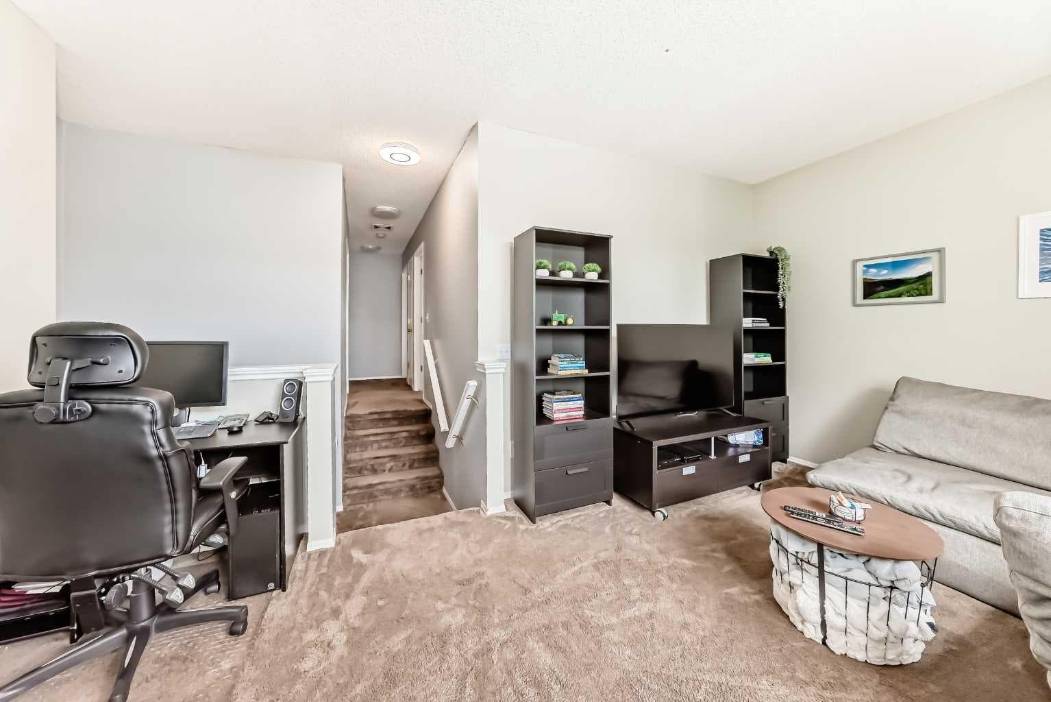 15 Citadel Meadow Crescent NW