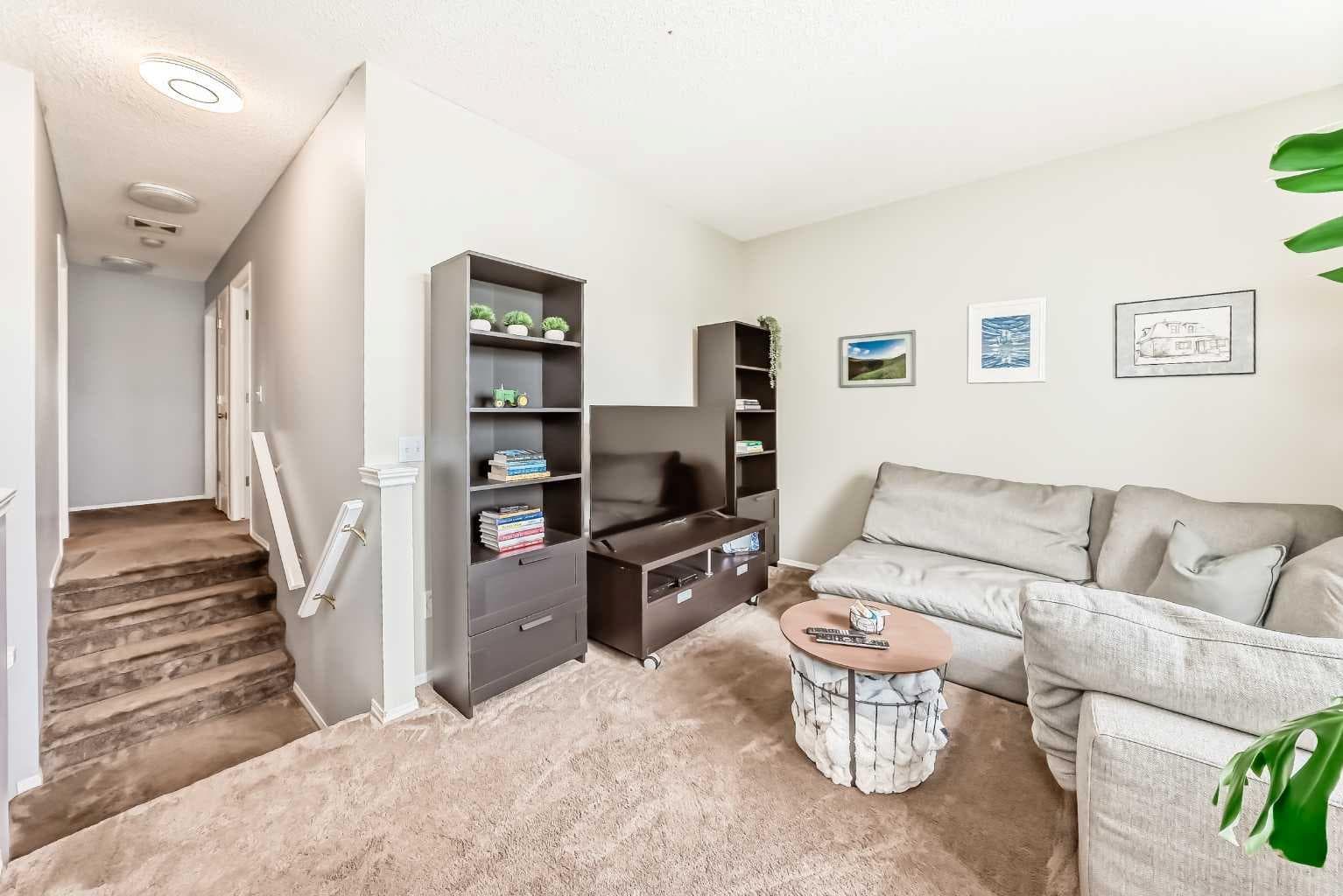 15 Citadel Meadow Crescent NW