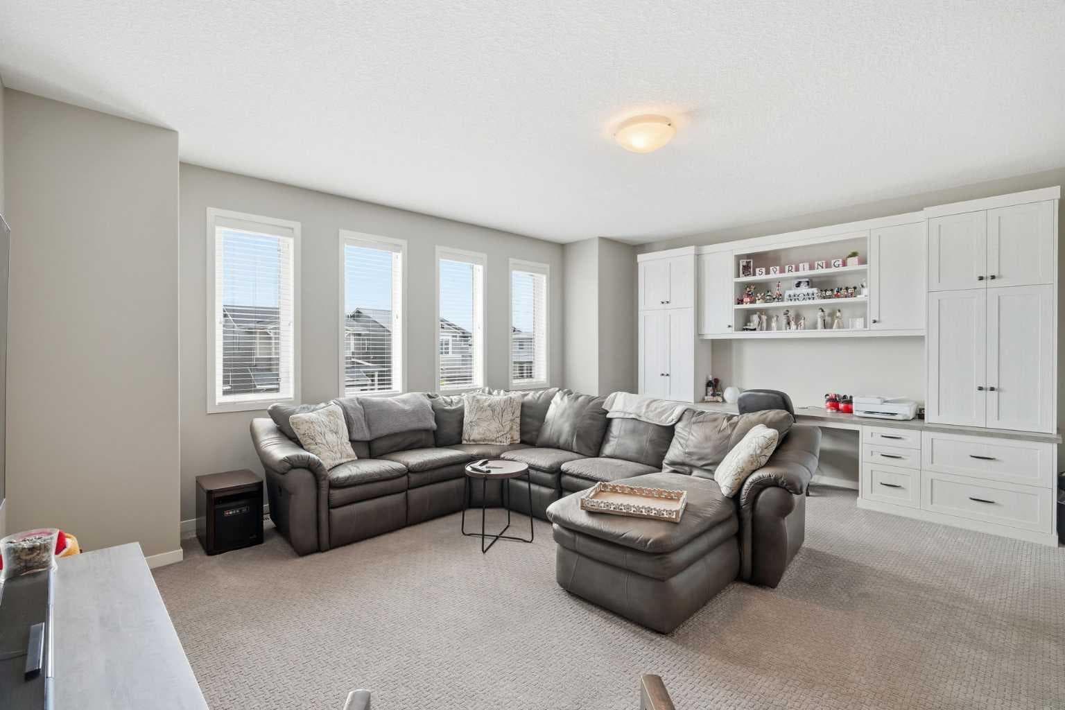 186 Howse Rise NE