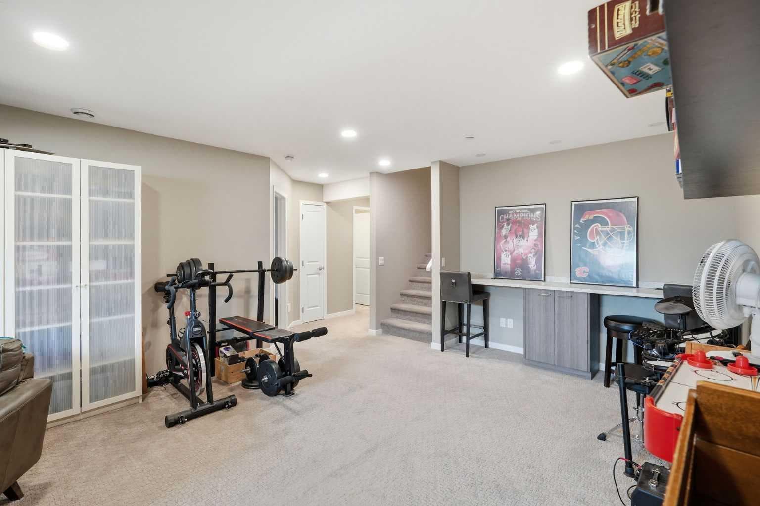 186 Howse Rise NE