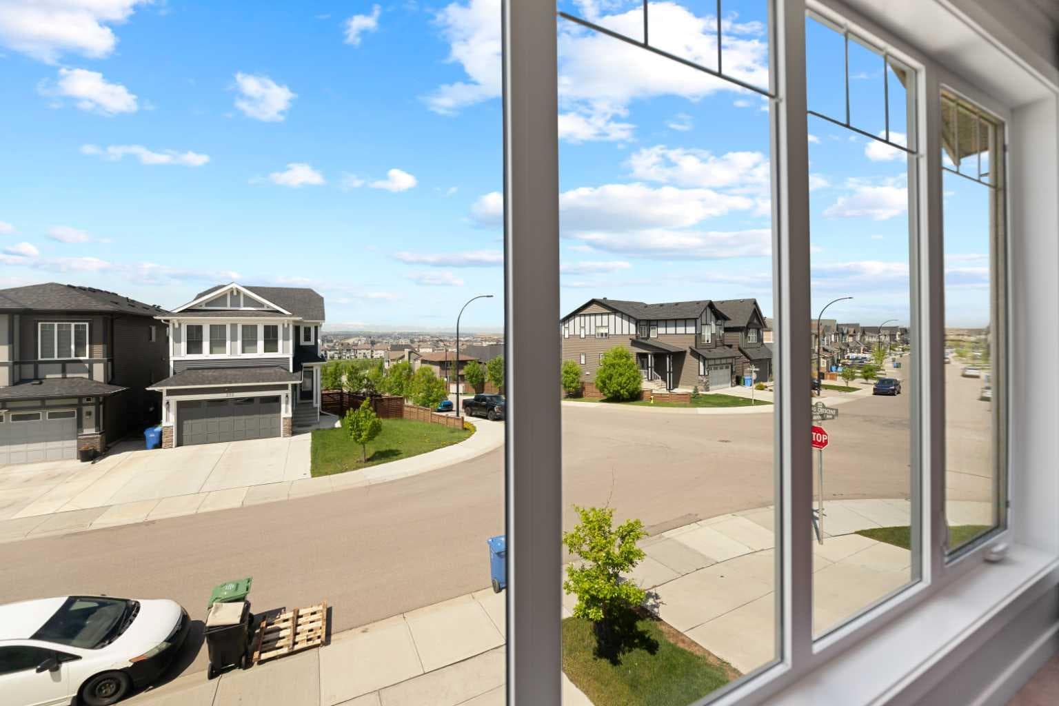 249 Lucas Crescent NW