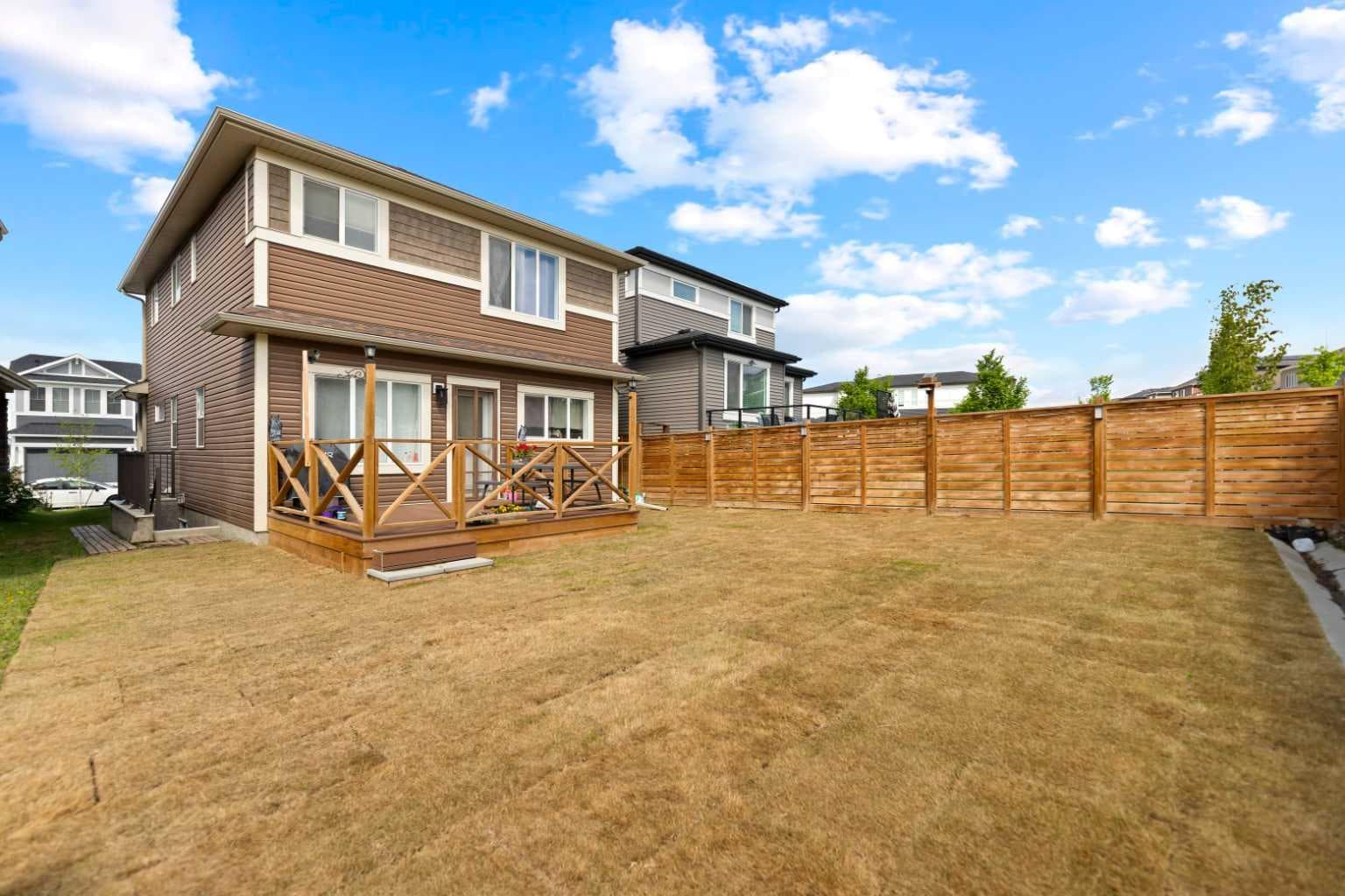 249 Lucas Crescent NW