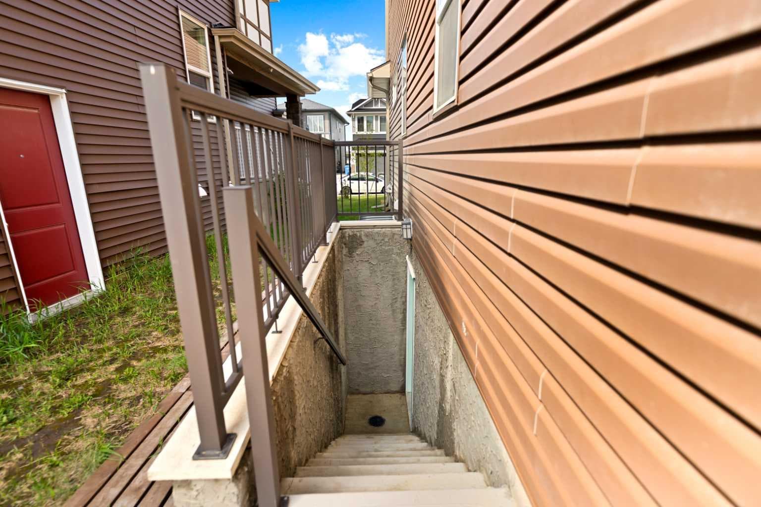 249 Lucas Crescent NW