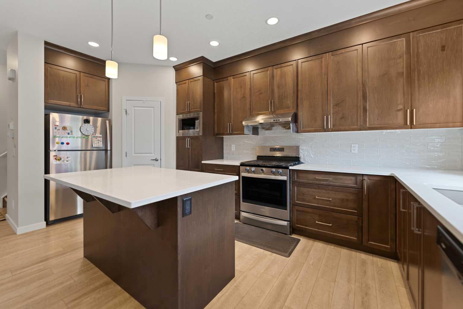 249 Lucas Crescent NW
