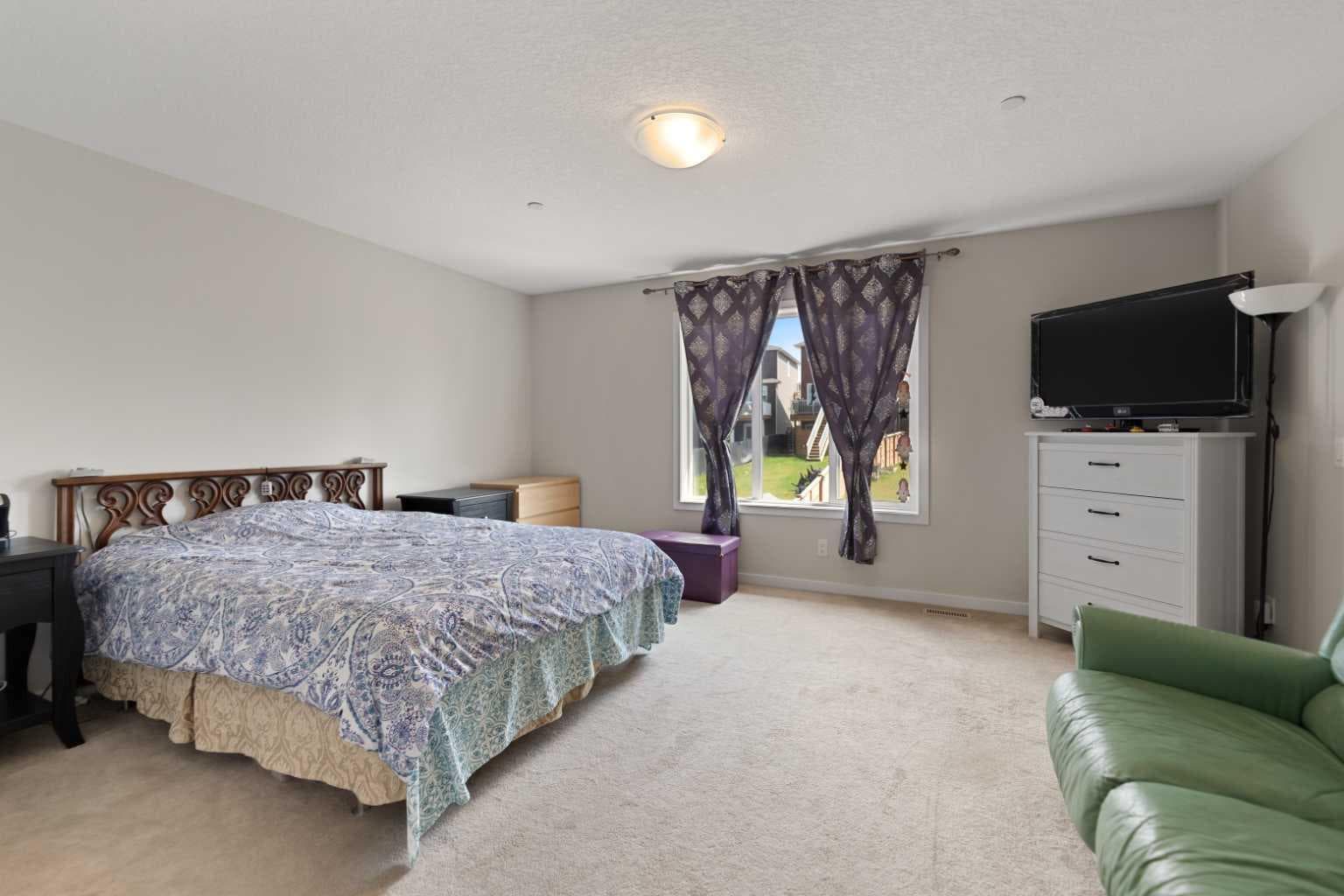 249 Lucas Crescent NW