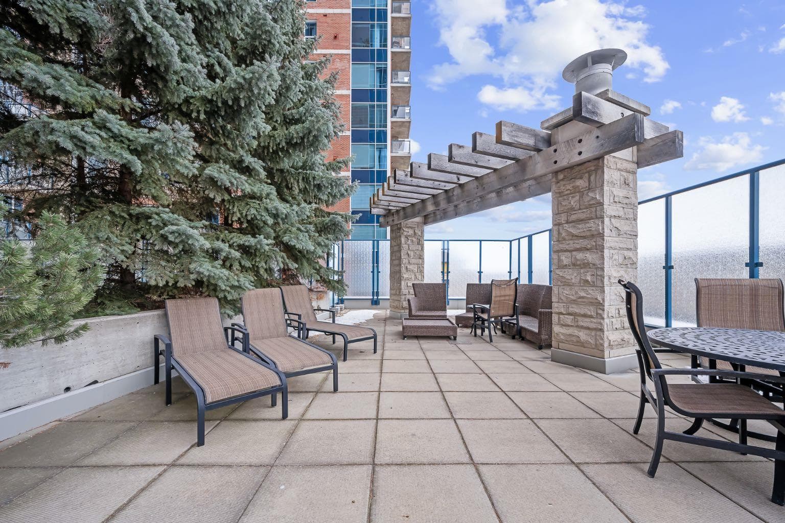 1005, 910 5 Avenue SW