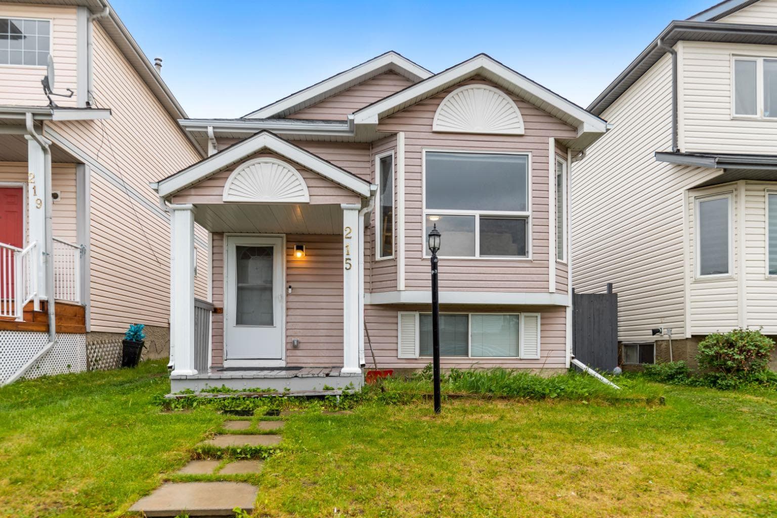 215 Carmel Close NE