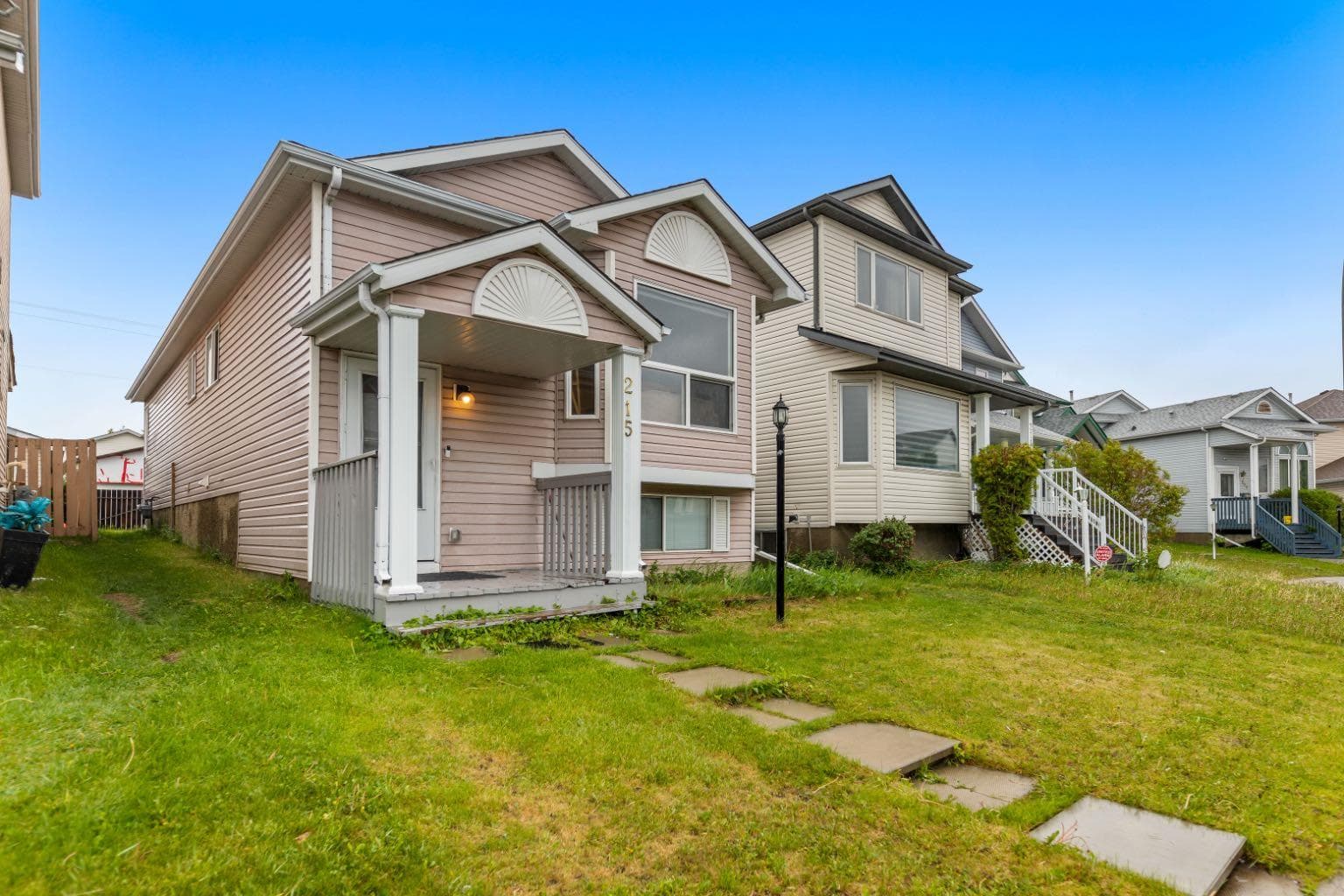 215 Carmel Close NE