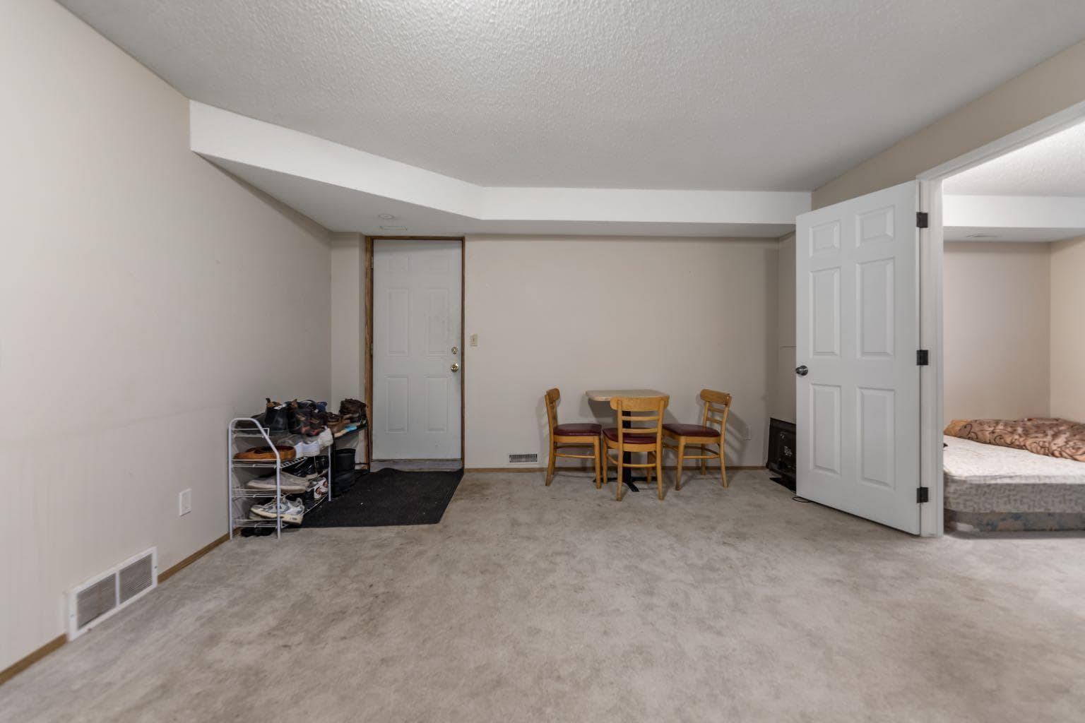 215 Carmel Close NE