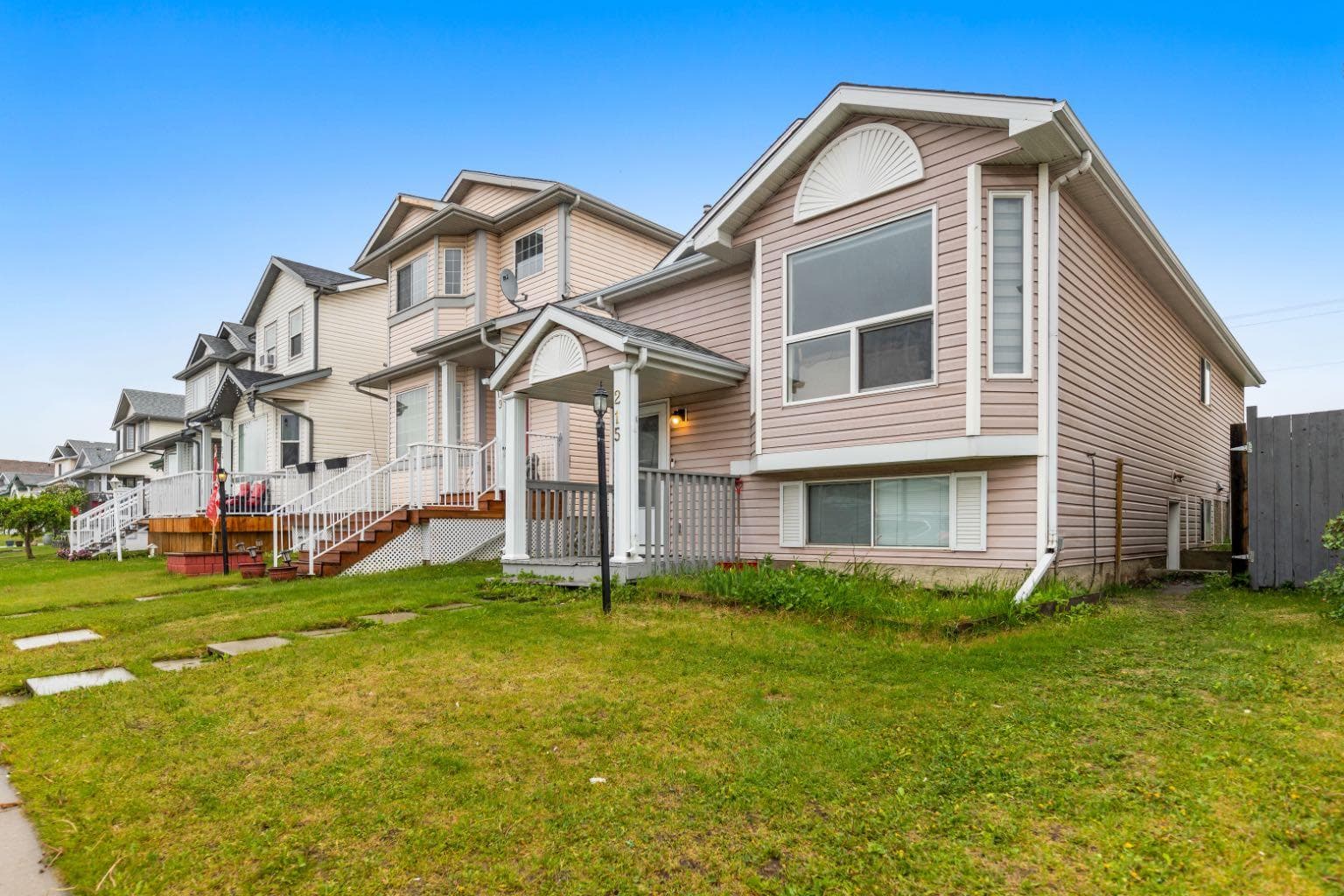 215 Carmel Close NE