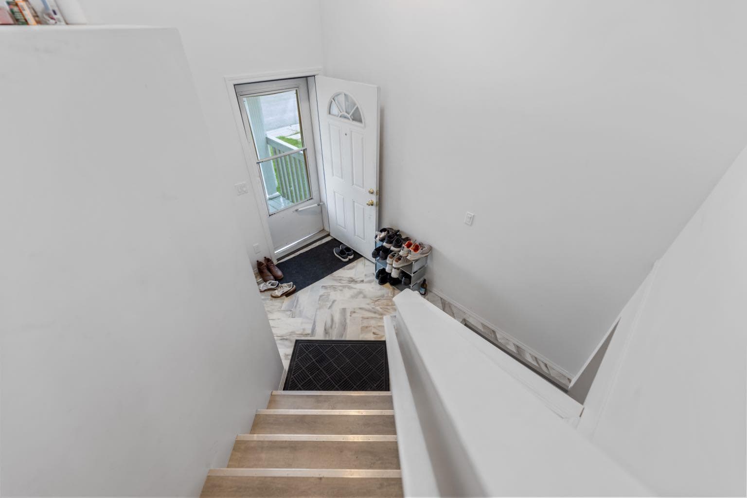215 Carmel Close NE