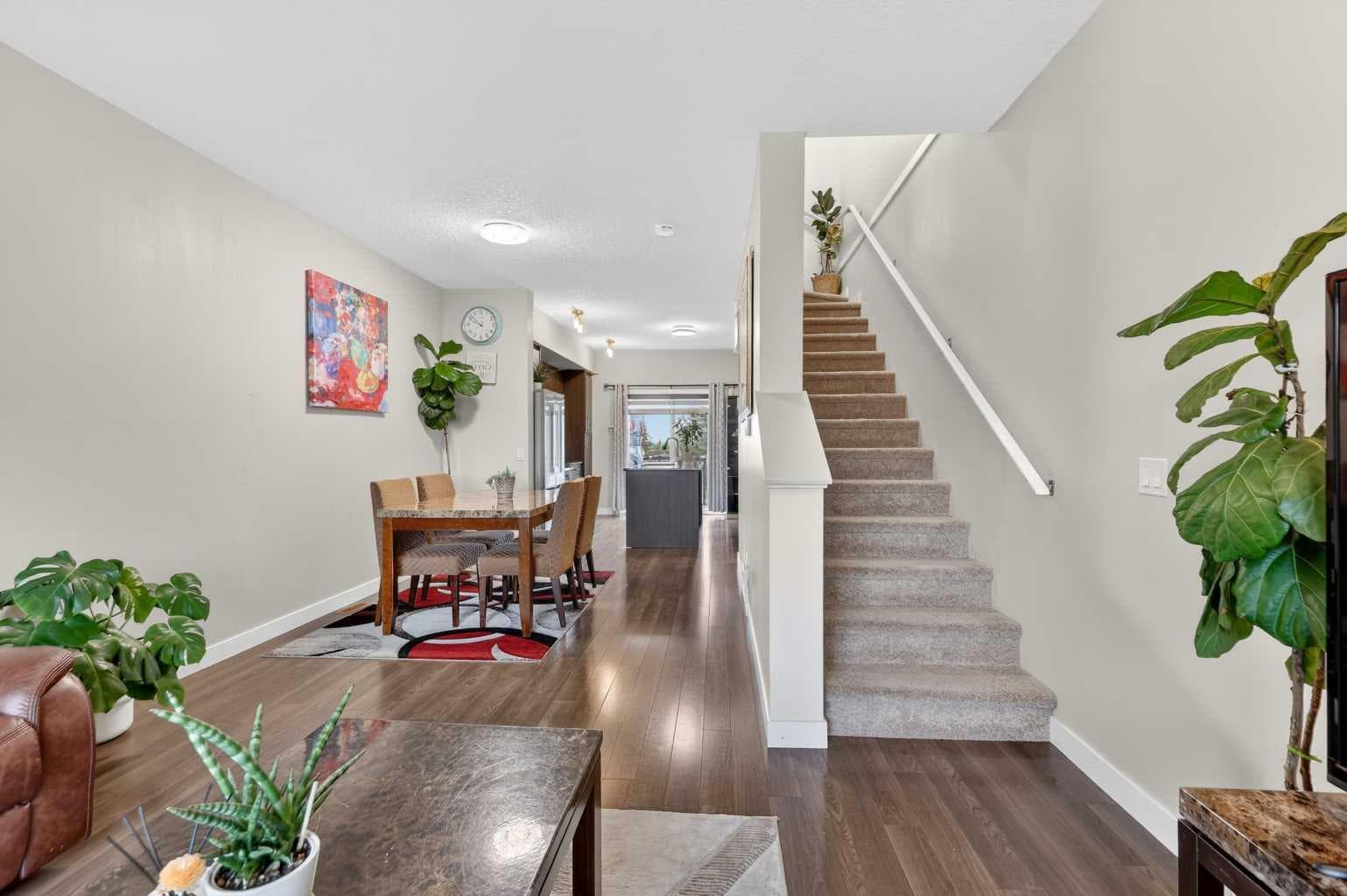 337 Taralake Way NE