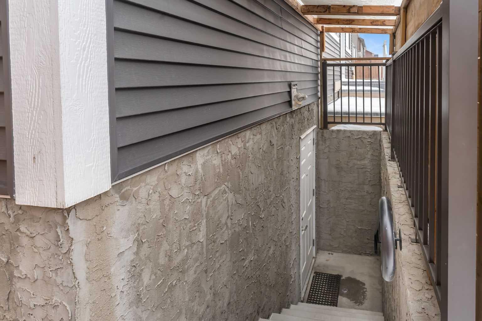 272 Aspenmere Way 