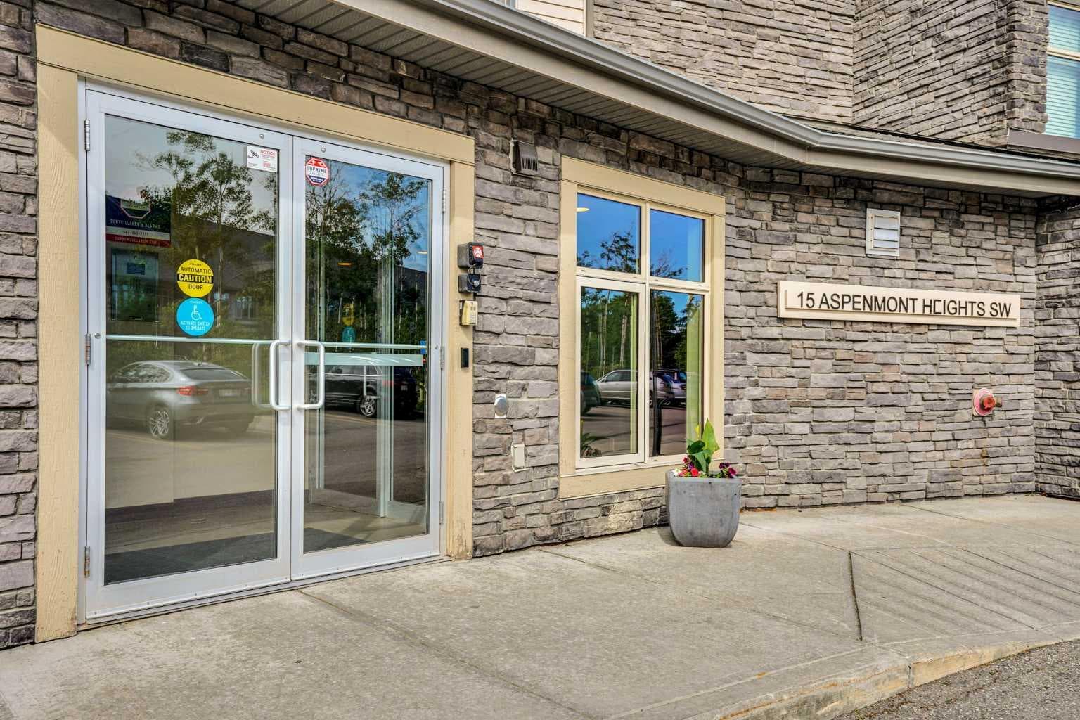 214, 15 Aspenmont Heights SW