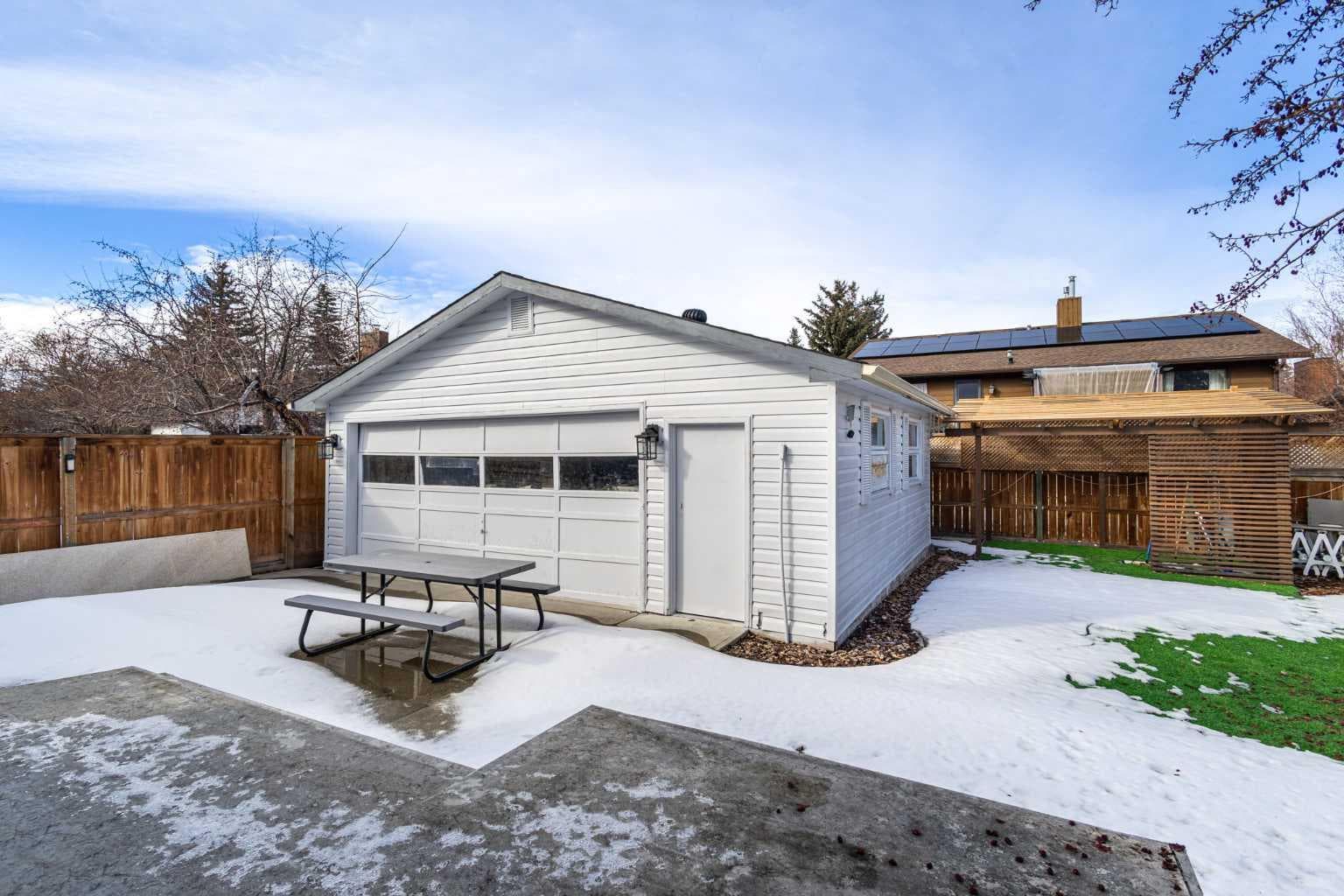 208 Woodpark Place SW
