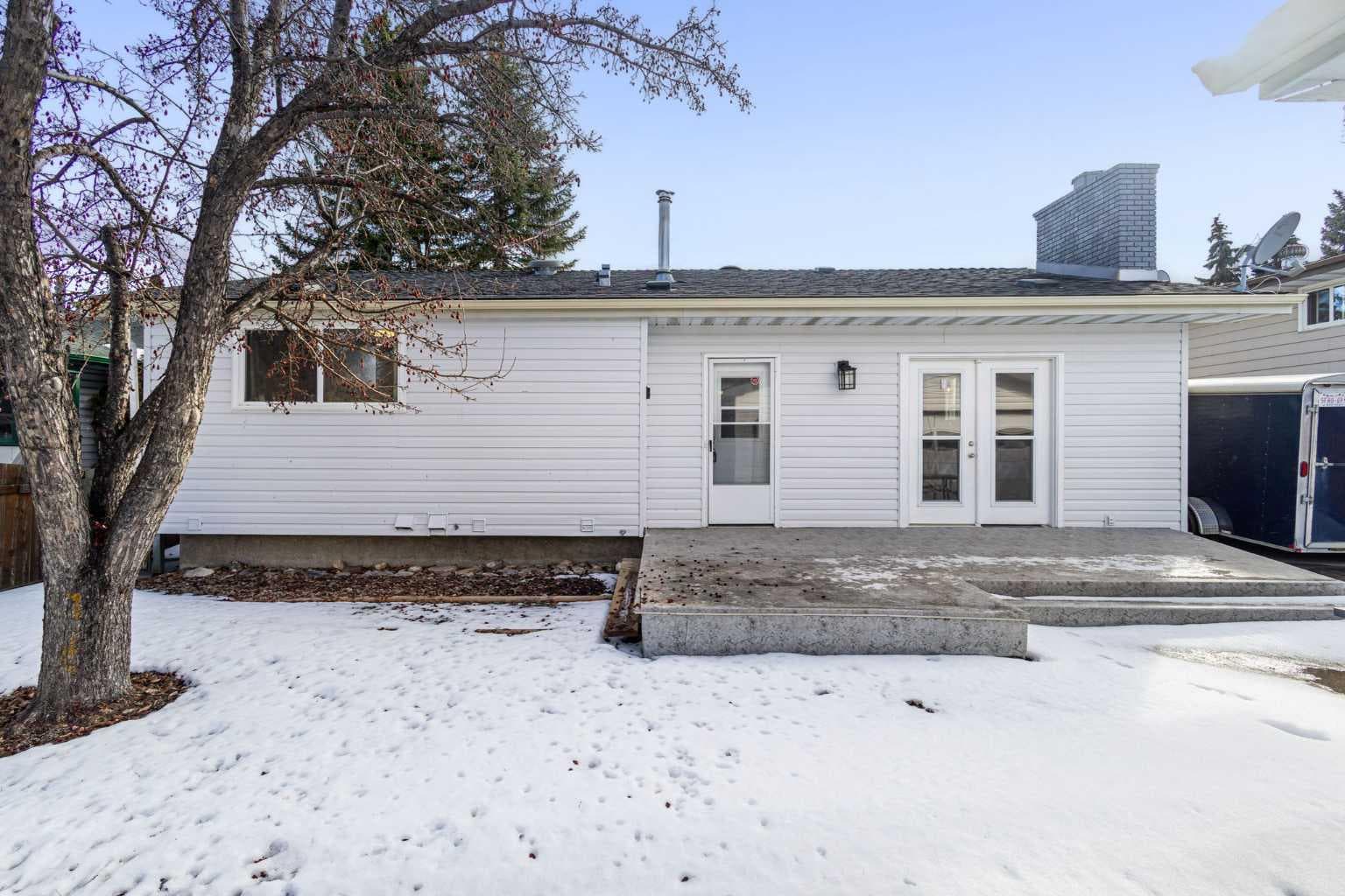 208 Woodpark Place SW