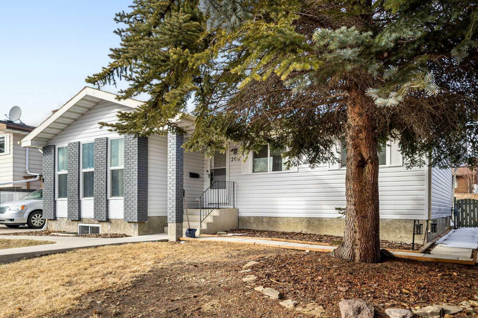 208 Woodpark Place SW