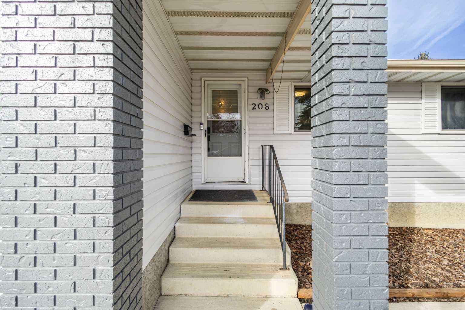 208 Woodpark Place SW