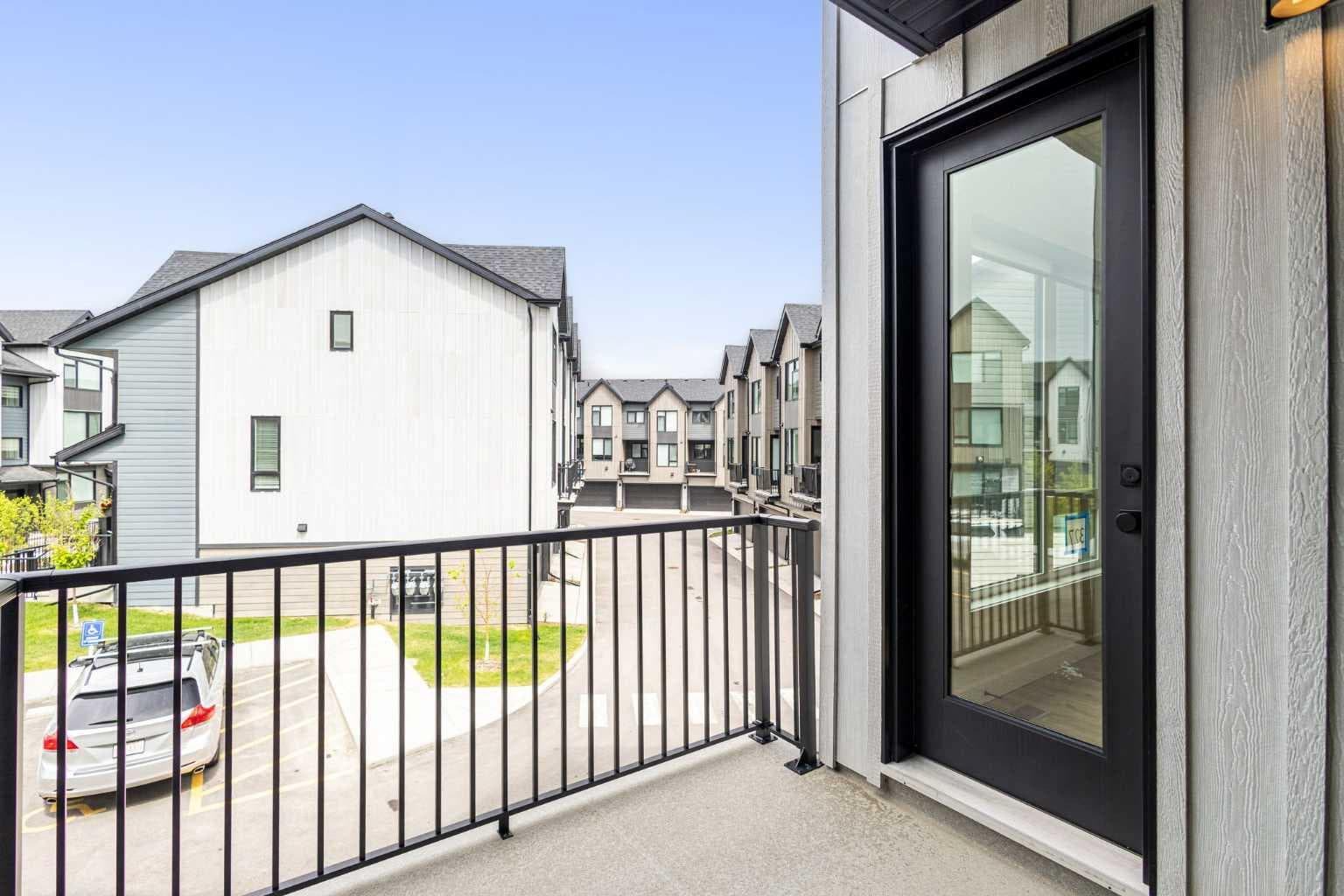 327, 85 sage hill Heights NW