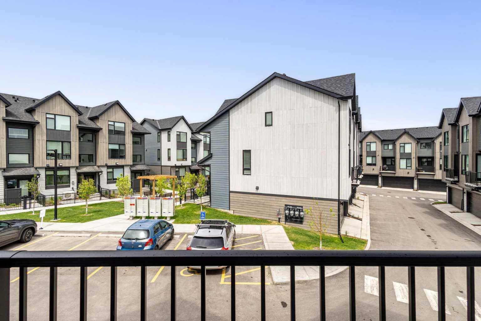 327, 85 sage hill Heights NW