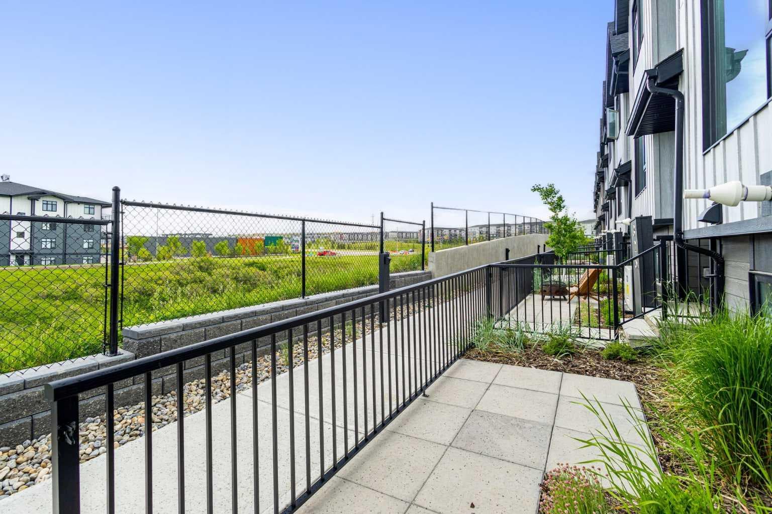 327, 85 sage hill Heights NW