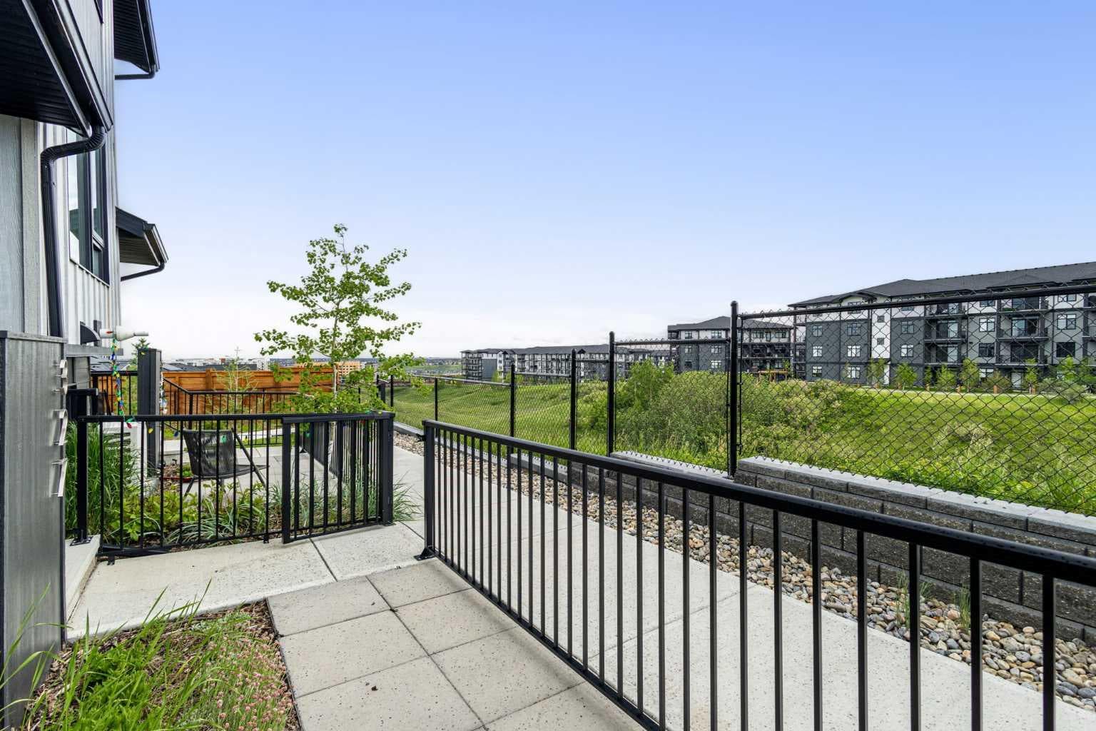327, 85 sage hill Heights NW