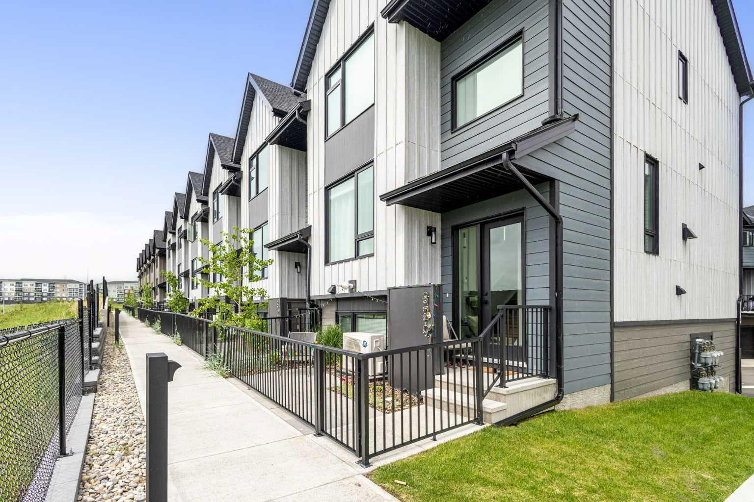 327, 85 sage hill Heights NW