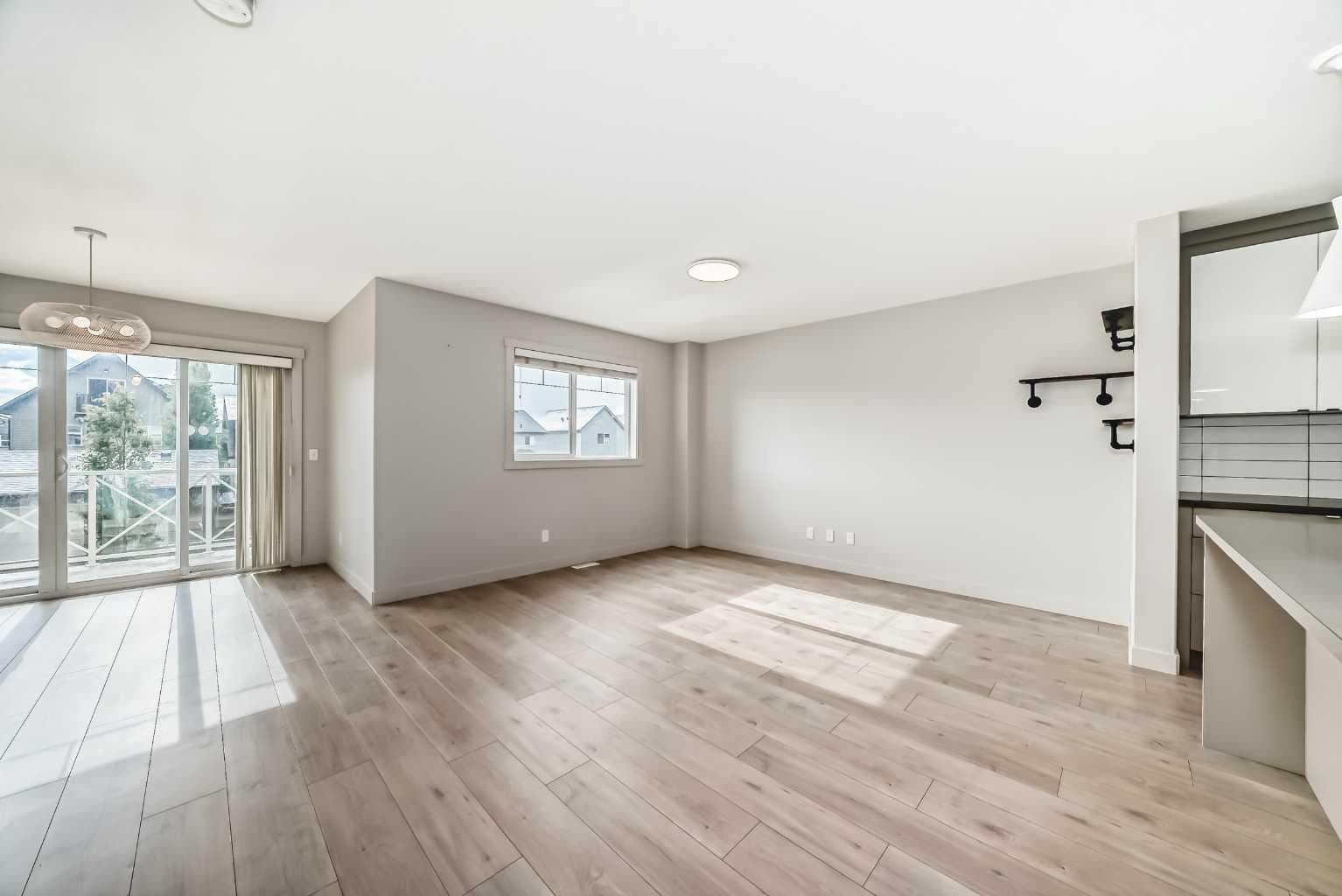 709 Skyview Ranch Grove NE