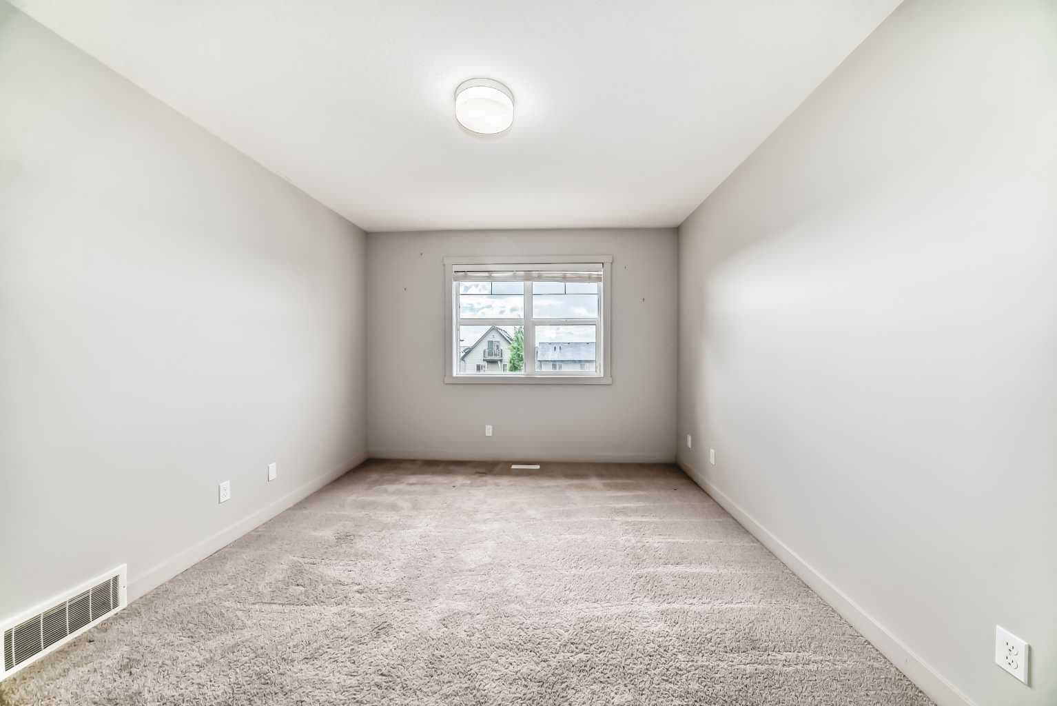 709 Skyview Ranch Grove NE