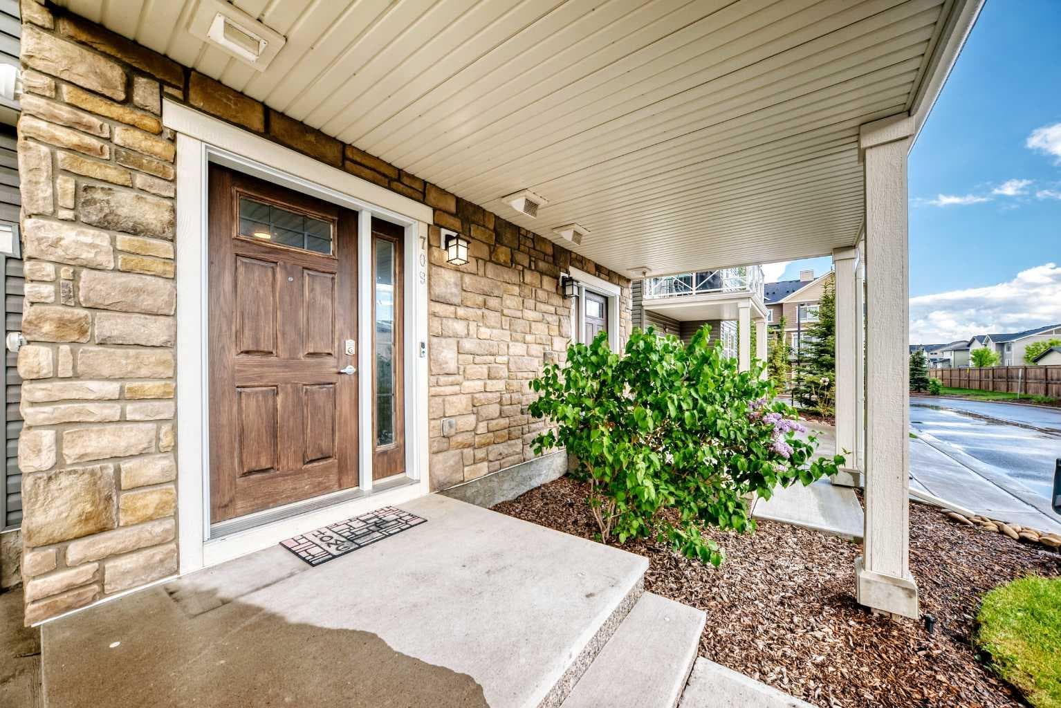 709 Skyview Ranch Grove NE