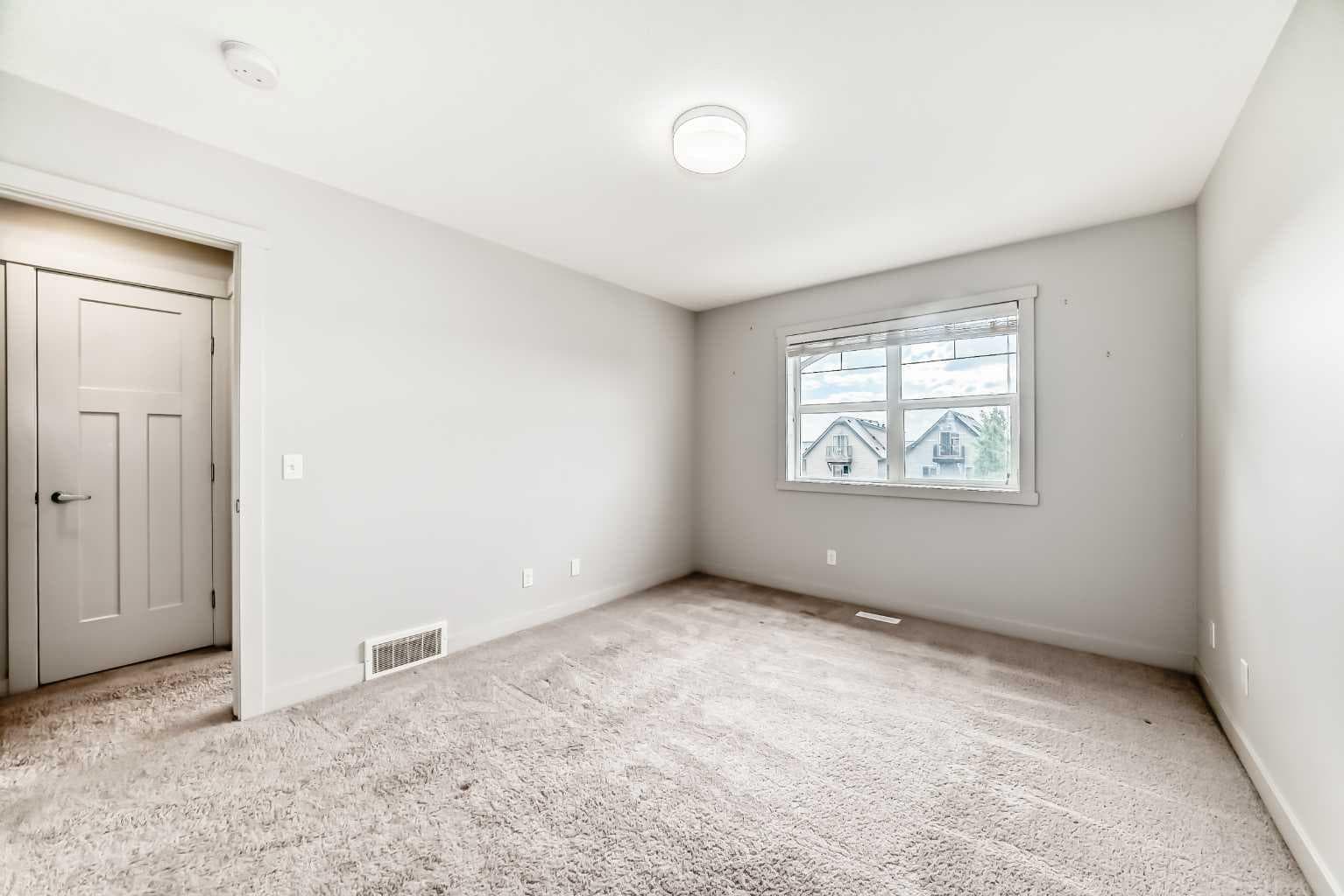 709 Skyview Ranch Grove NE