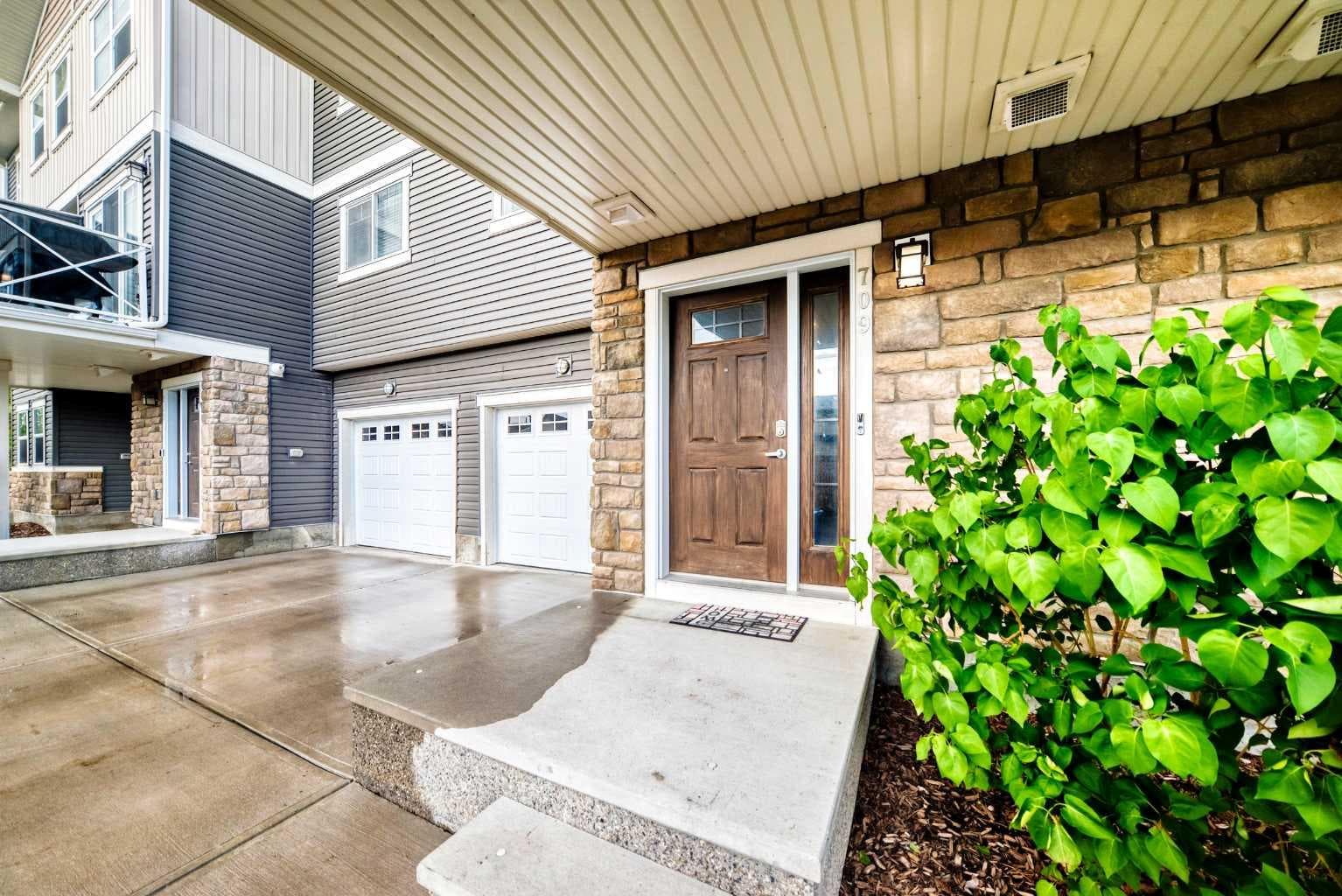 709 Skyview Ranch Grove NE