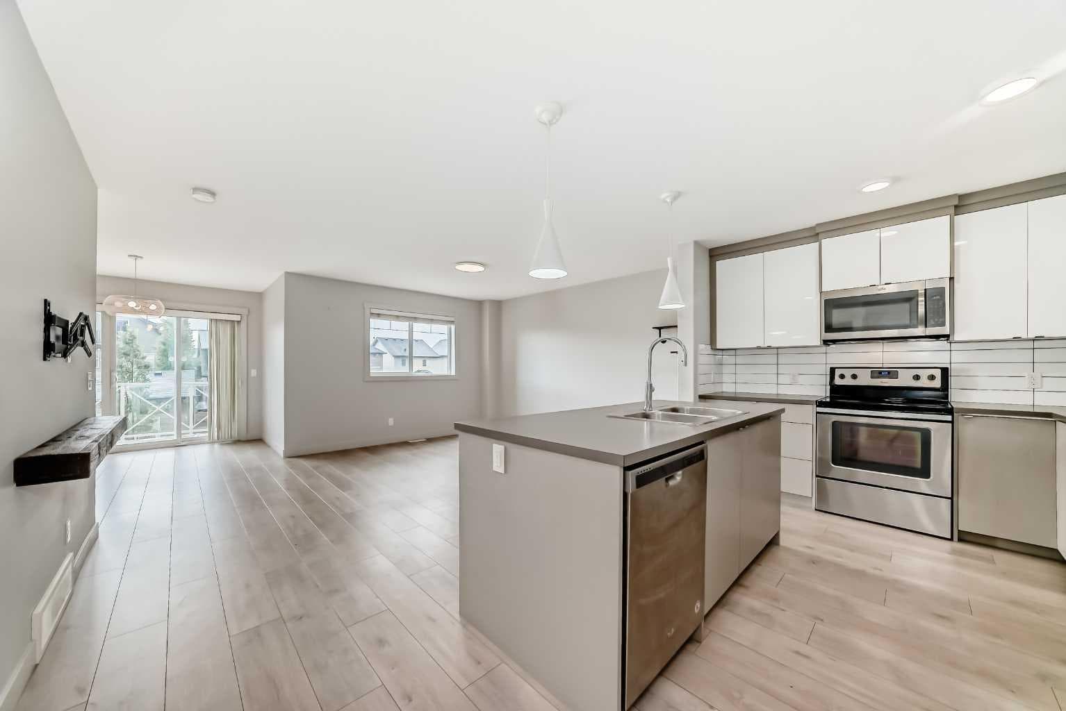 709 Skyview Ranch Grove NE