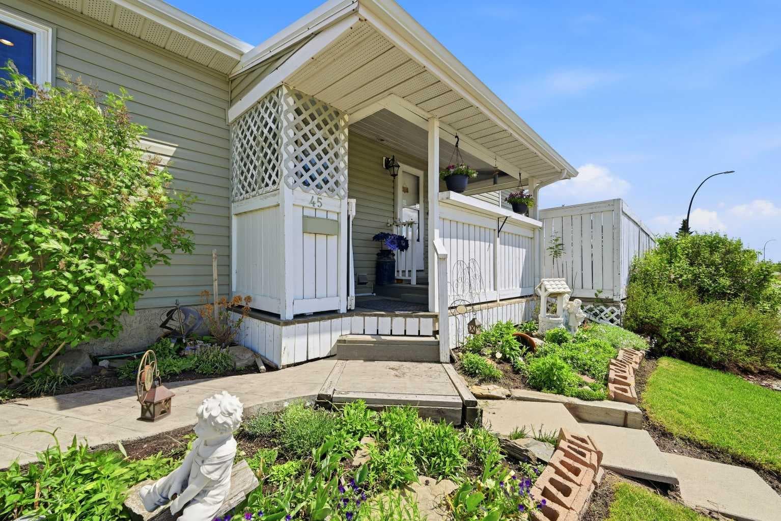 45 Taradale Close NE