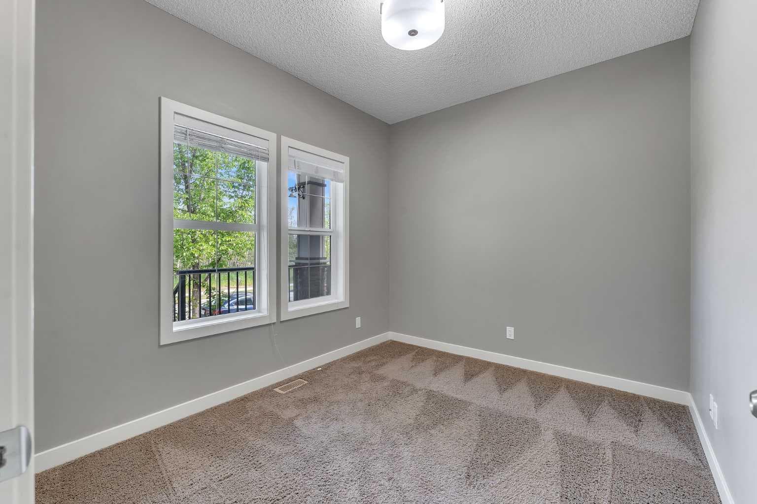 240 Elgin Meadows Way SE