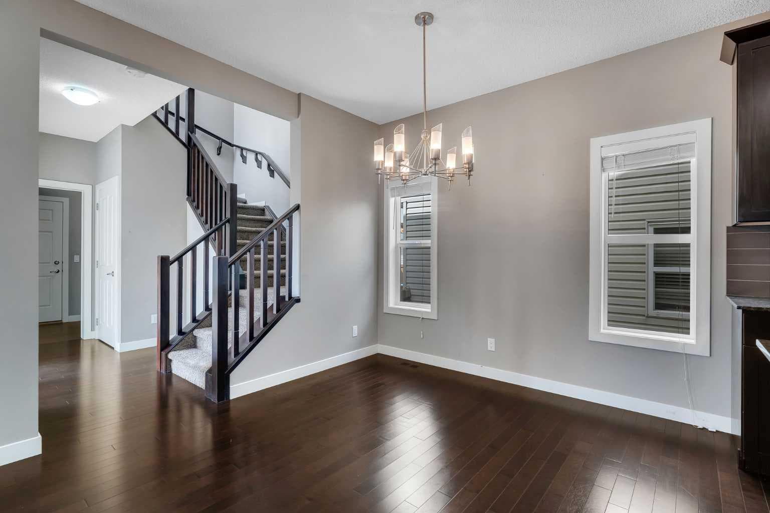 240 Elgin Meadows Way SE