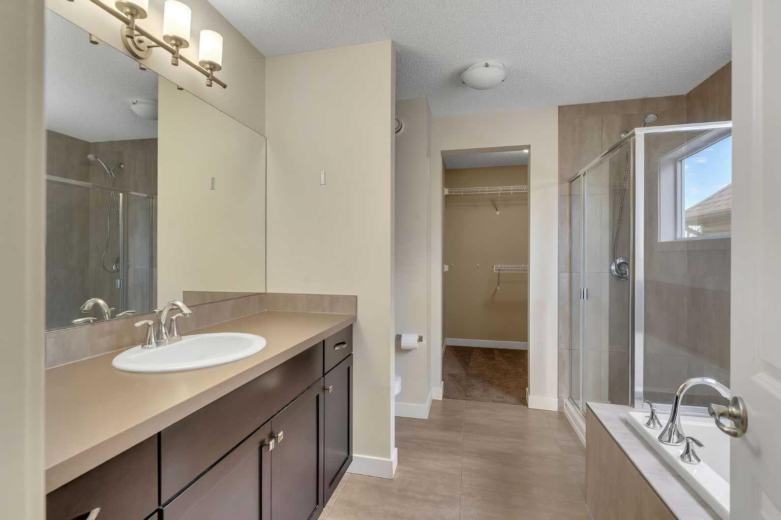 240 Elgin Meadows Way SE