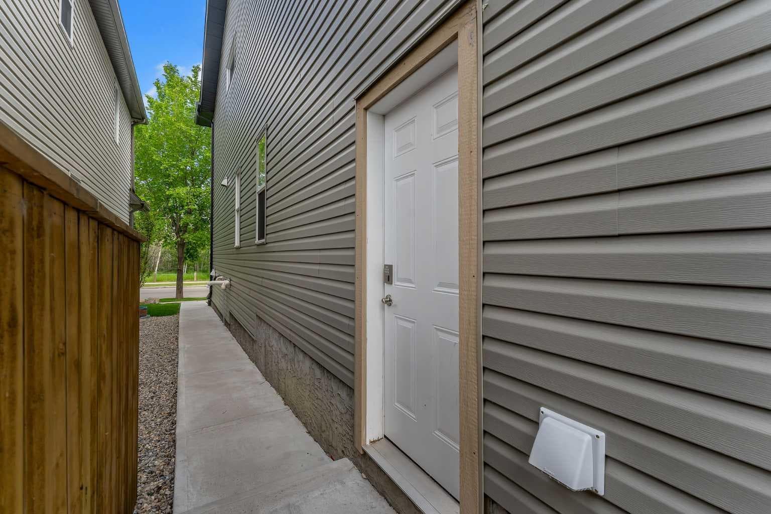 240 Elgin Meadows Way SE