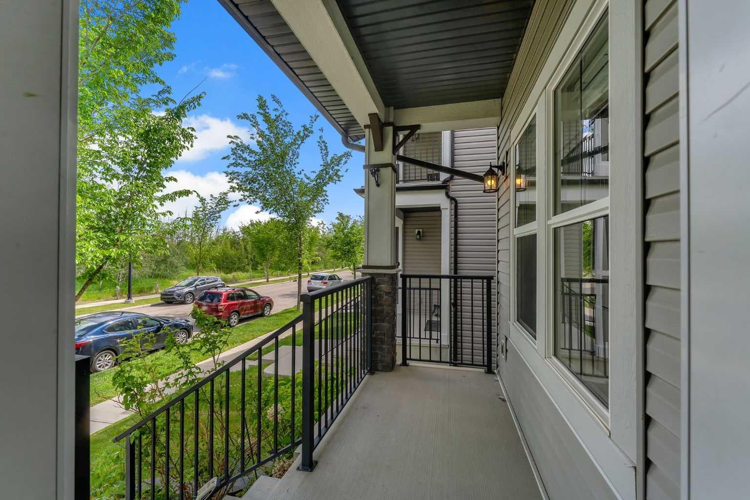 240 Elgin Meadows Way SE
