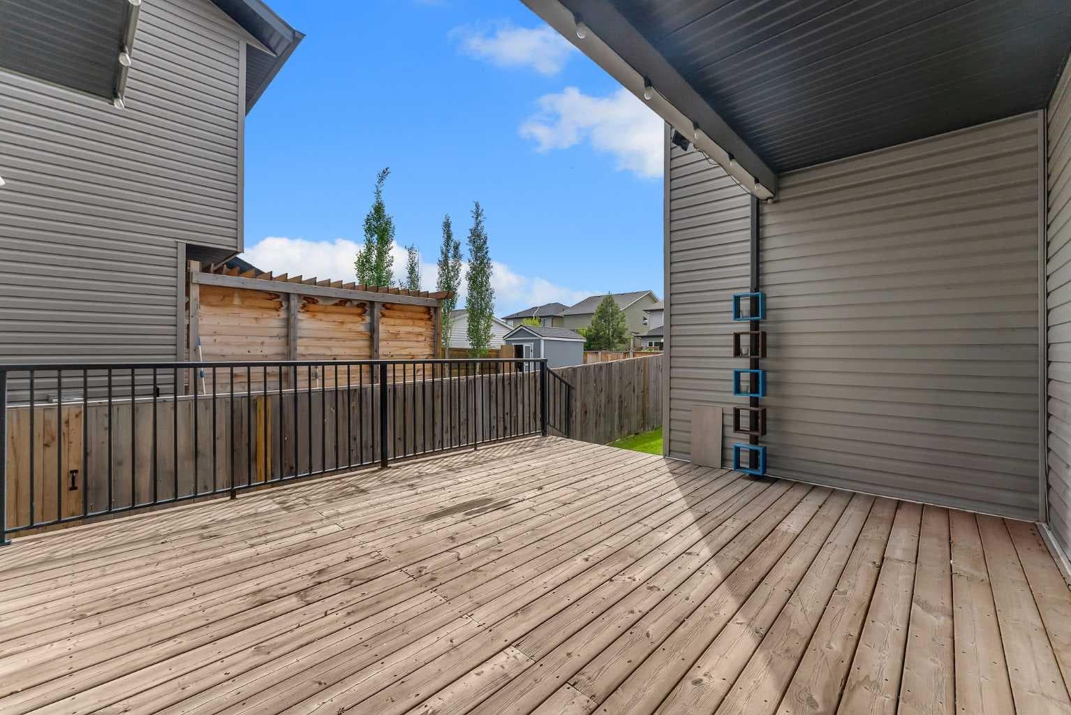 240 Elgin Meadows Way SE