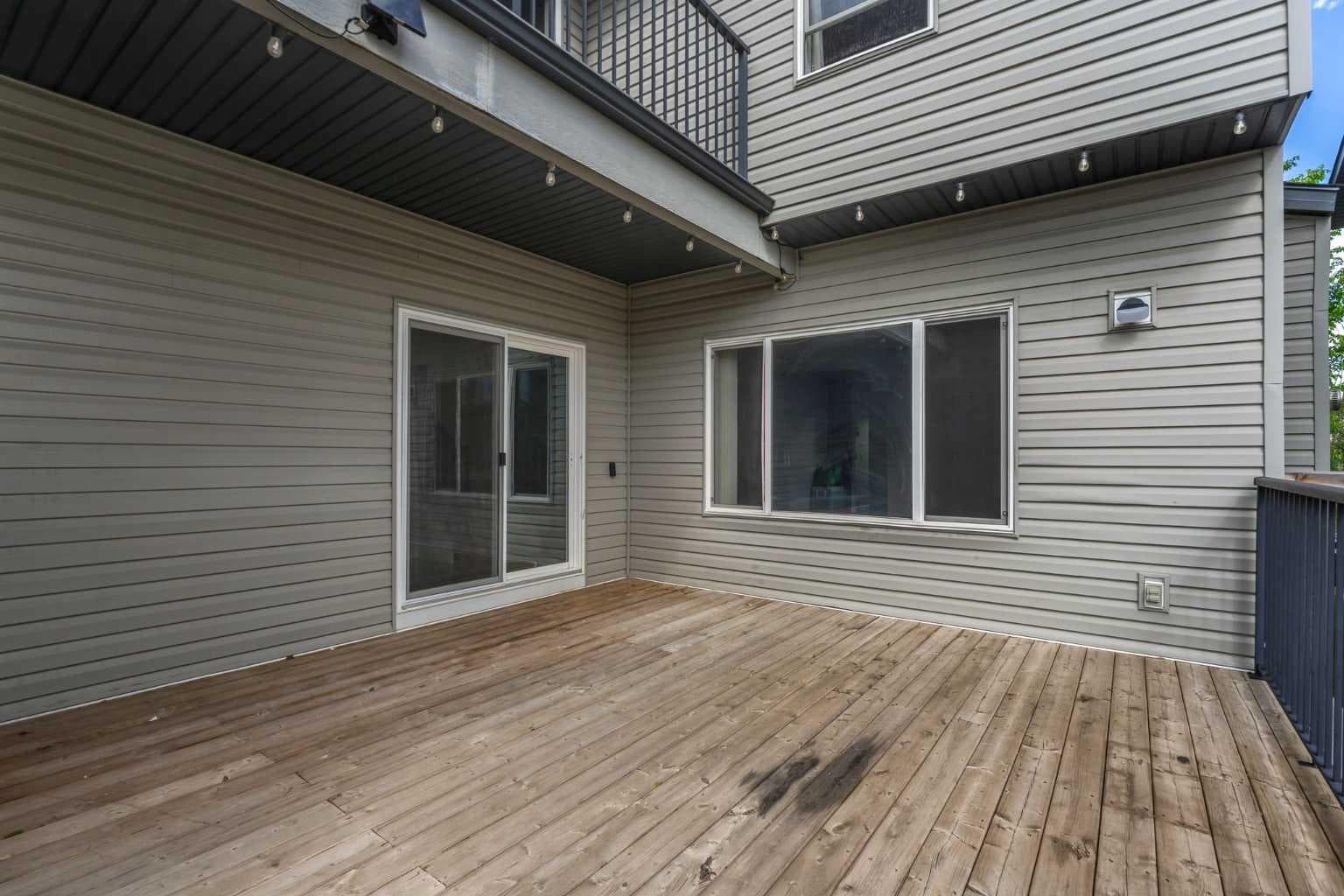 240 Elgin Meadows Way SE